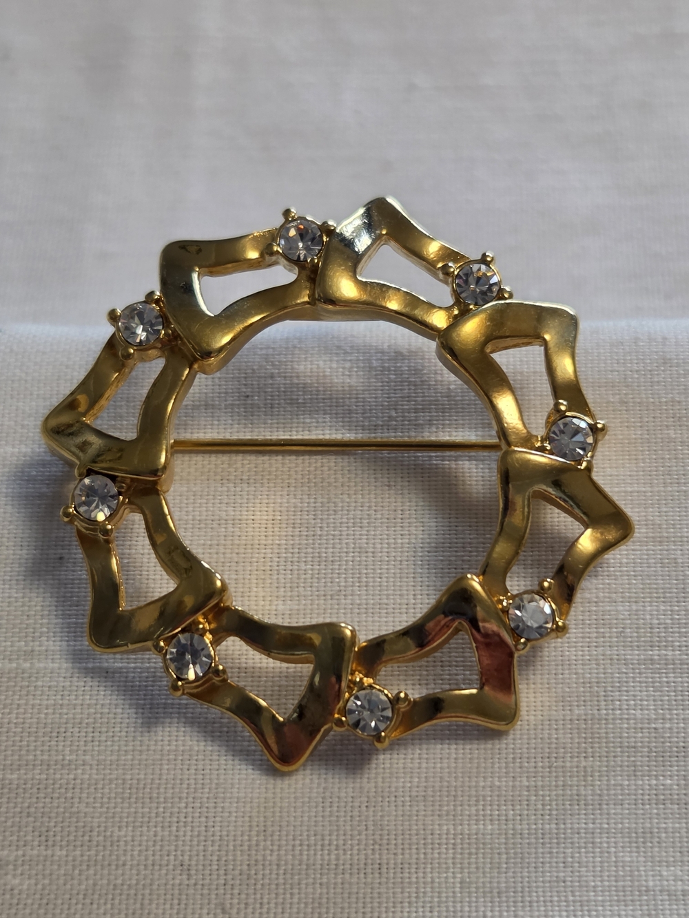 Vtg Monet Gold-Tone Rhinestone Accent Wreath Brooch